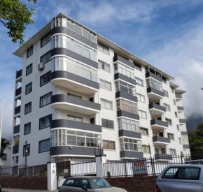 Gardens Apartment Stunning Mountain Views
